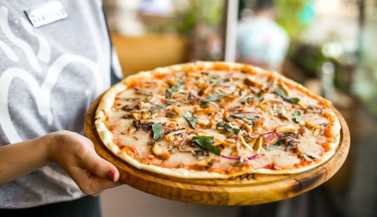 mix-pizza-chicken-mushroom-pepperbasil-cheese-onion-side-view (1)